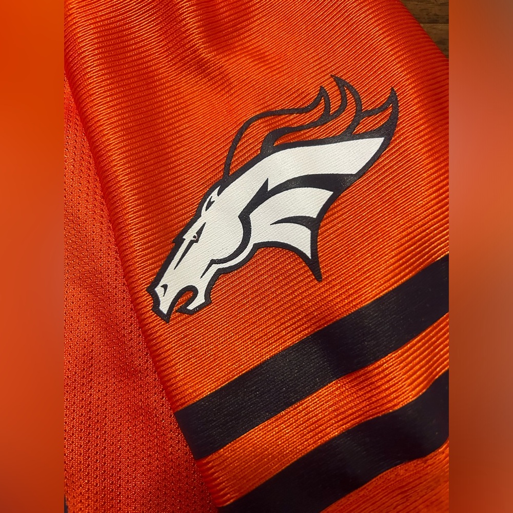 Peyton Manning Denver Broncos NFL Team
Apparel Youth Jersey, XS (4/5) - Picture 4 of 8